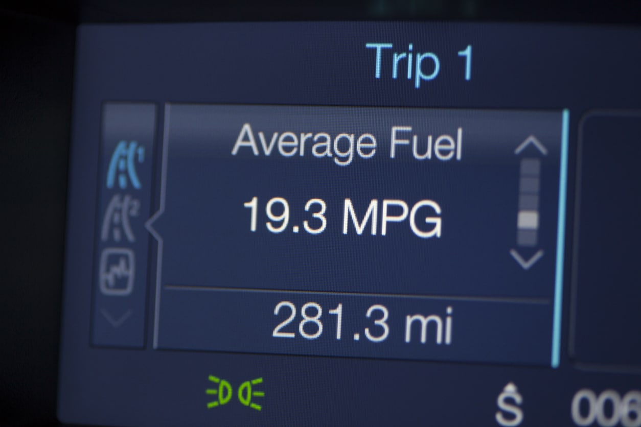 A miles per gallon (MPG) notice in a modern car.